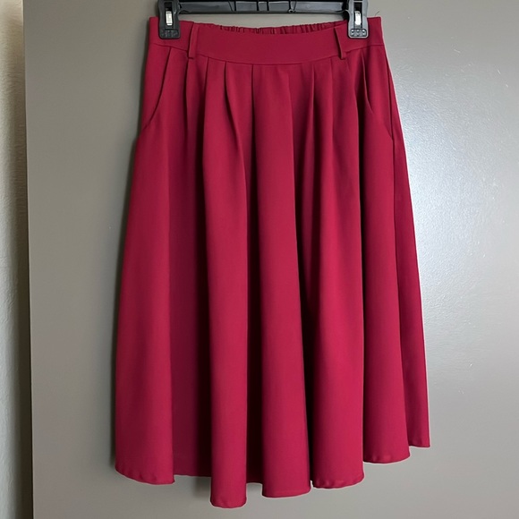 Burgundy A-Line Skirt with pockets - Picture 3 of 3